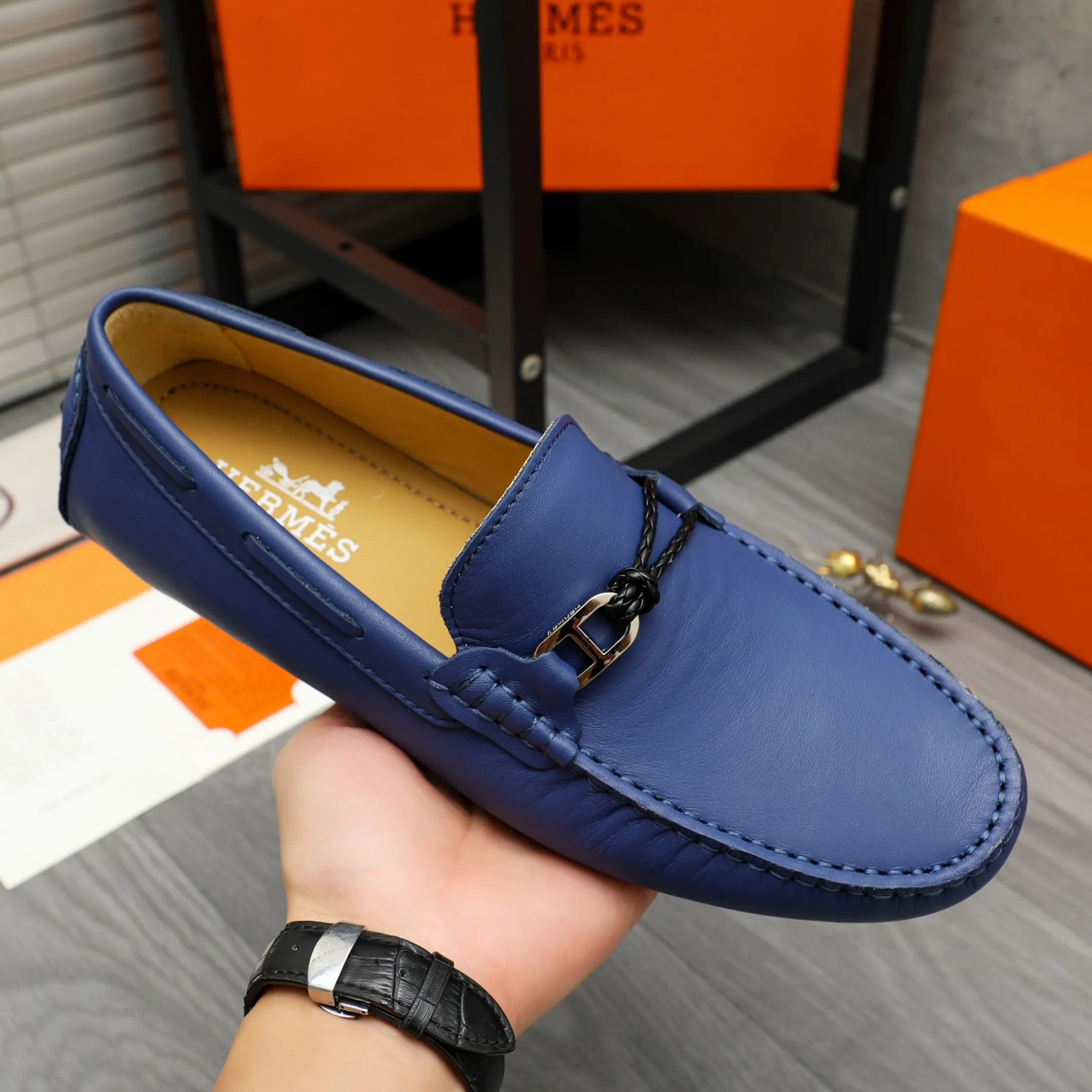 Men's shoes 💰420 Product trademark: HERMES "Hermes" casual slip-on shoes Regular size: 38-46 (45.46 custom-made, non-returnable) Product materials: Selected high-quality cowhide upper, sheepskin lining, non-slip bean outsole